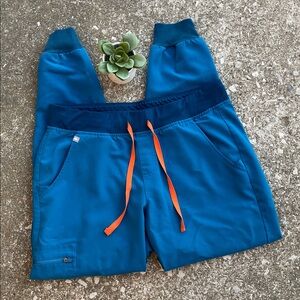 Figs | Zamora Jogger Style Scrub Pants Blue Orange